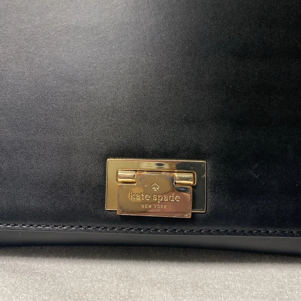 Kate Spade Crossbody bag with gold chain accent - Picture 2 of 9